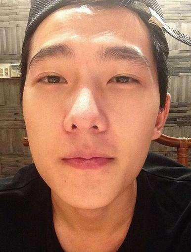 从自卑到自信，长相平凡男明星的励志之旅与变化力量