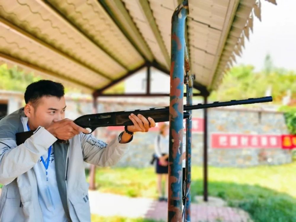 传统与现代射击运动融合,猎枪比赛的新篇章