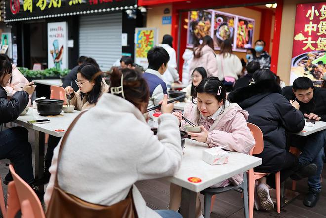 餐饮业复苏最新动态，美食与友情的重逢时刻