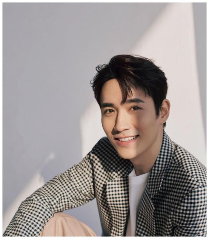 揭秘ZYL背后的明星身份，探寻小巷独特小店的故事