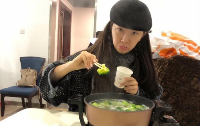 胖明星探寻小巷美食,隐藏的美食瑰宝