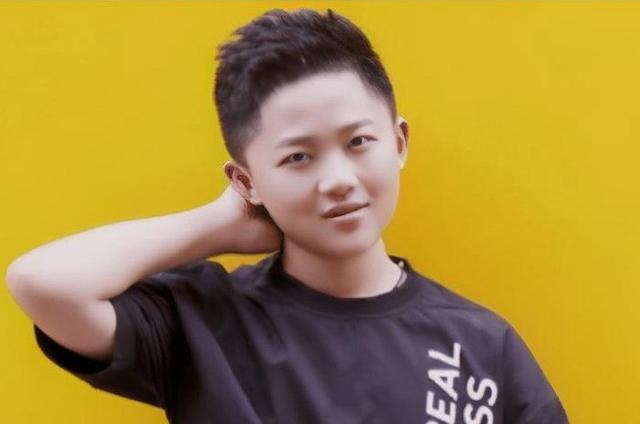 95后男明星闪耀科技潮流新星，排行榜引领潮流前沿体验