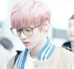 鹿姓明星与小巷特色小店的奇妙邂逅