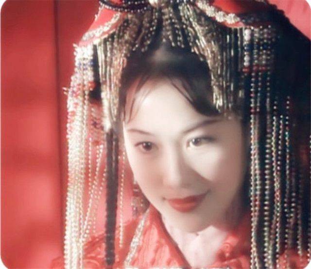 香港古装女演员的五彩日常风采展示