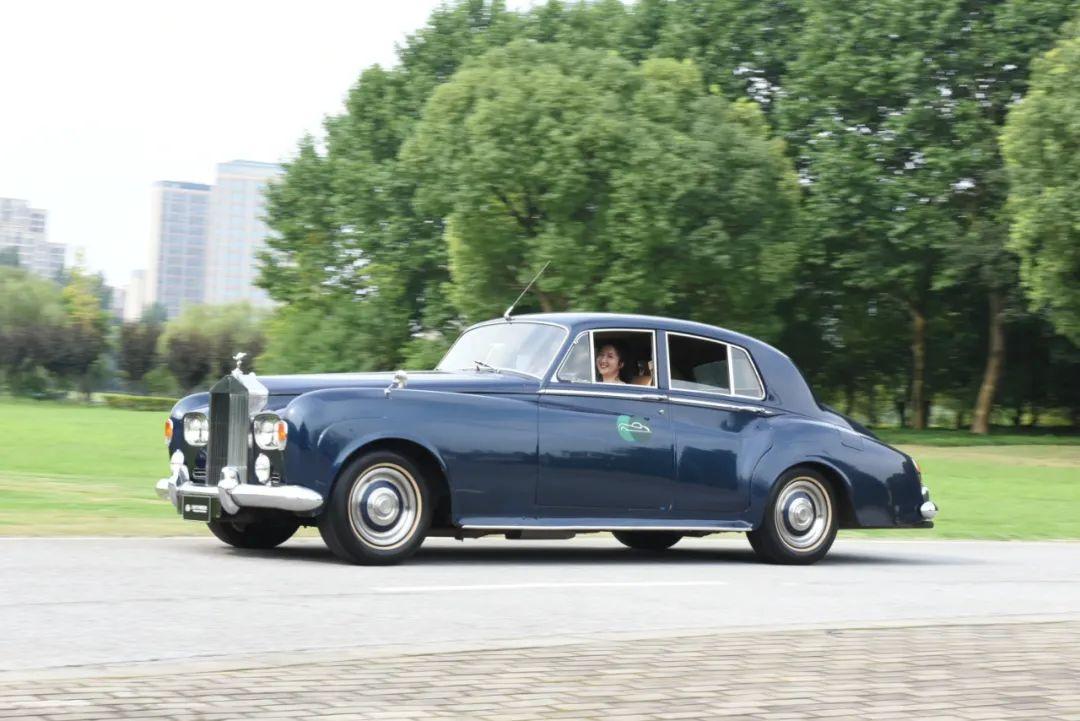 劳斯莱斯新款豪华亮相，奢华与科技完美融合的魅力之选！
