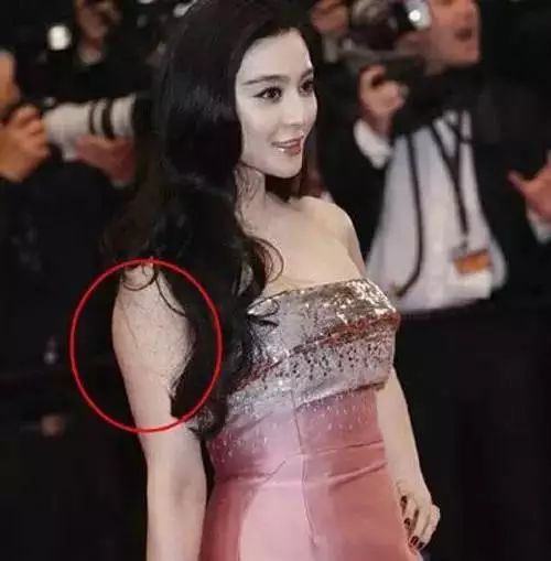 女明星私密之美，探索底毛下的自然宁静与独特魅力