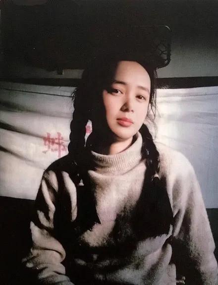 杏眼男明星的心灵之旅，寻找内心平静的旅程