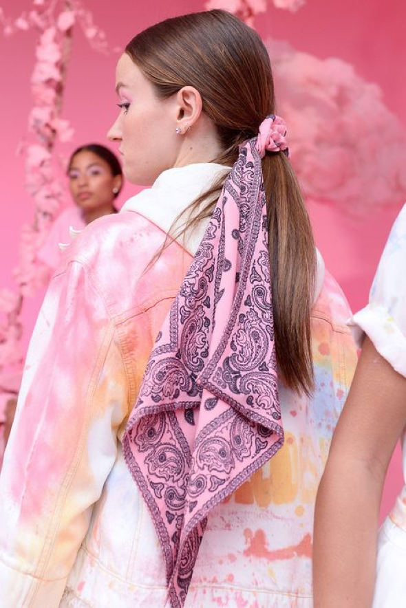 潮流发饰新潮流，个性造型打造指南