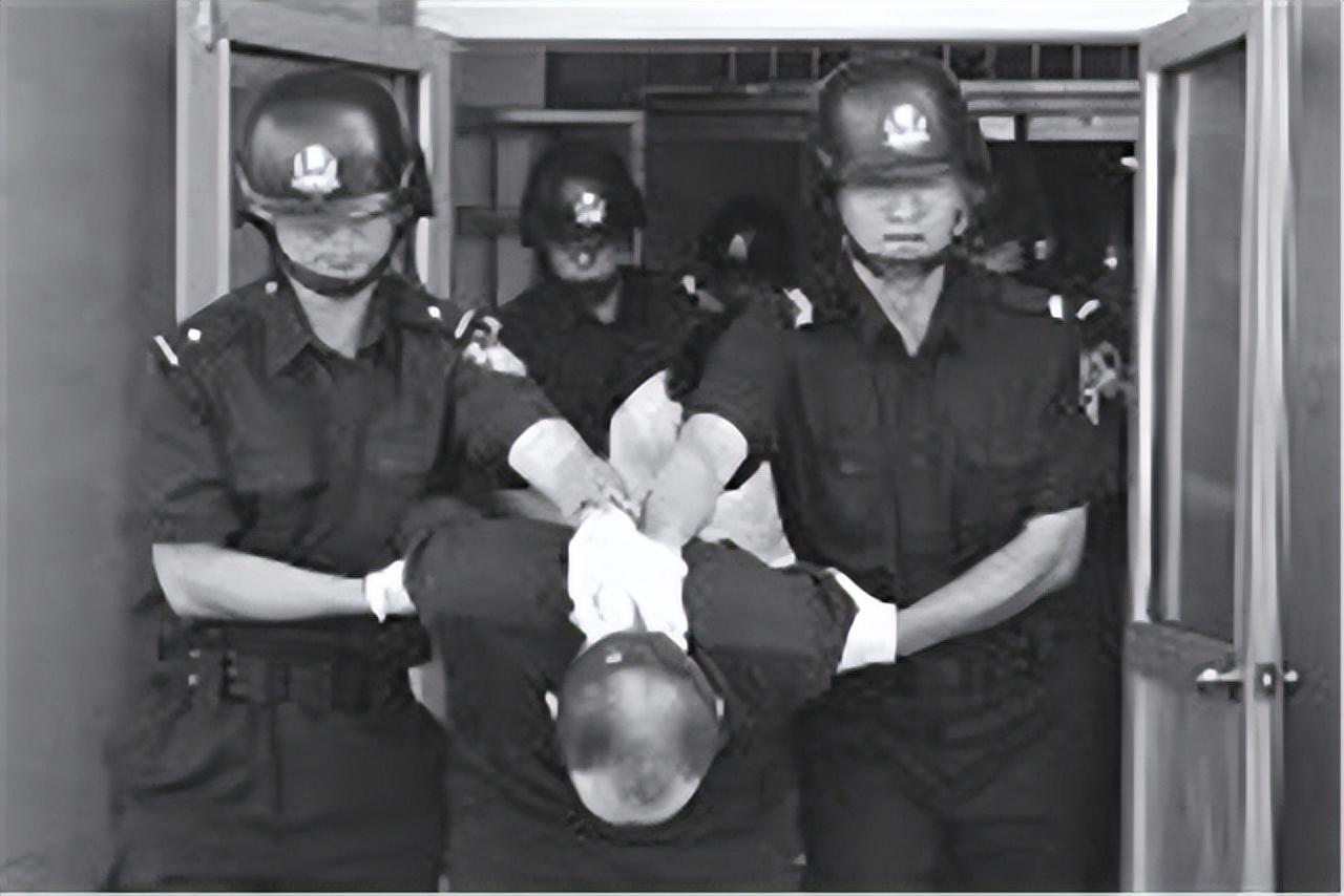 警察明星，公众形象的多角度解读