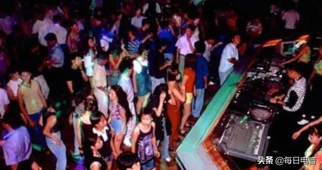 荷东好莱坞明星舞会盛况空前，星光璀璨之夜