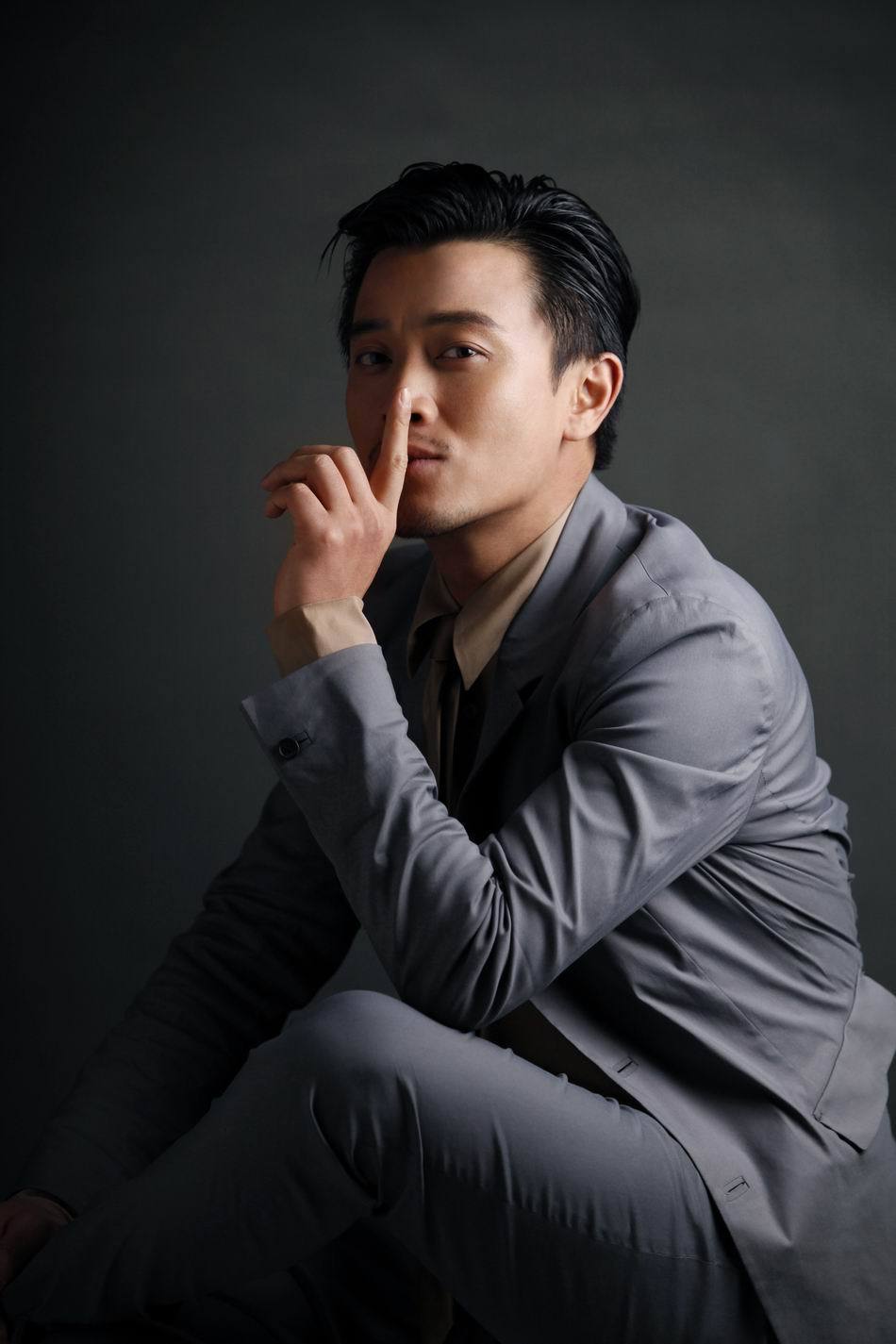 蒋毅最新写真集，展现变化、学习与自信的力量之旅