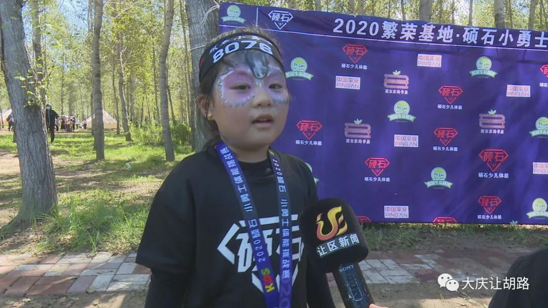 跳跃中的童年梦想!小红书分享少儿蹦床比赛视频