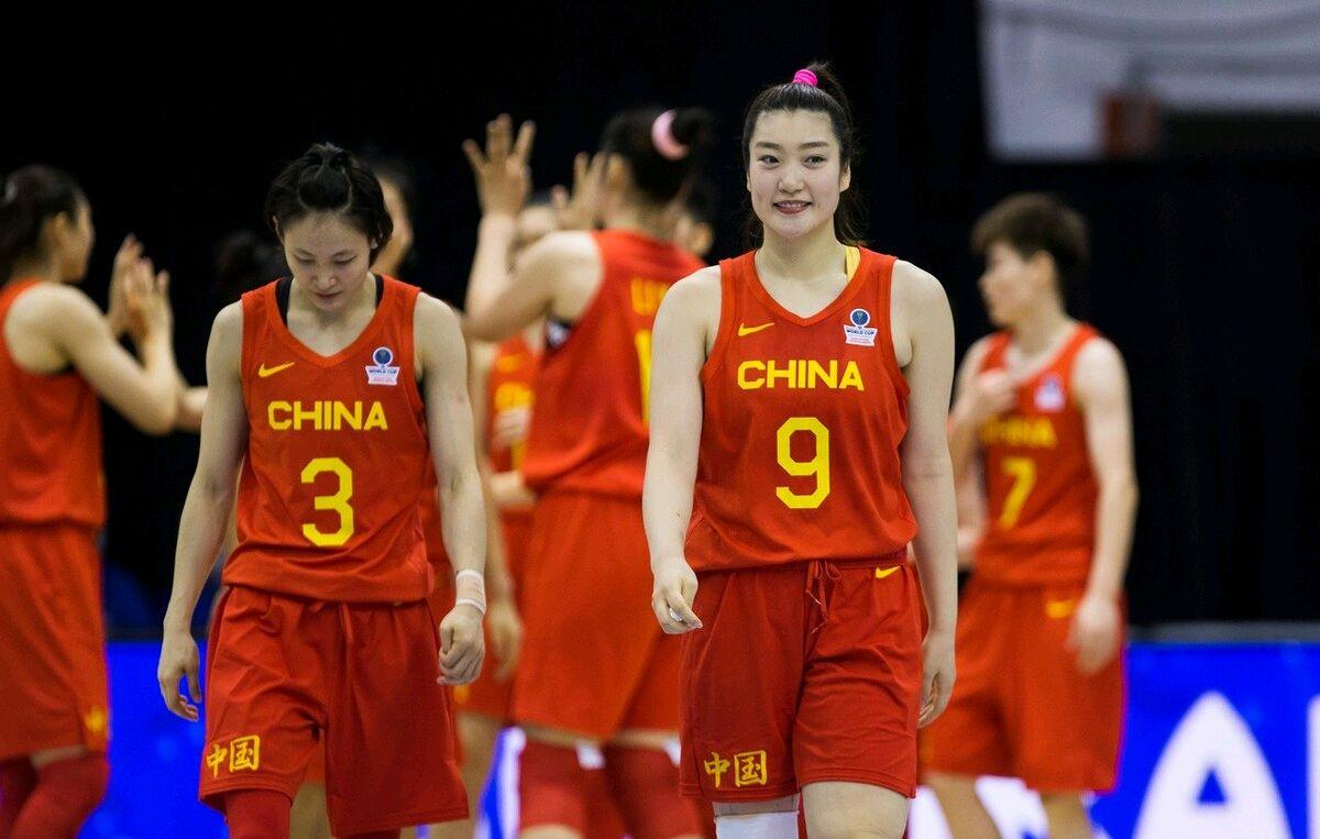 篮球盛宴，热血与荣耀的篮球比赛海报揭晓！