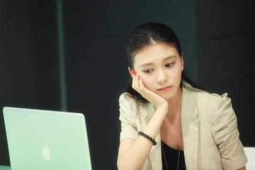 演员雷蔚，舞台内外的精彩瞬间与日常欢笑