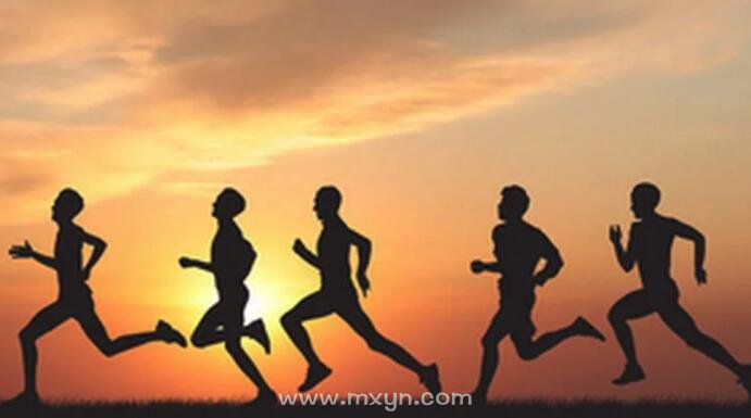 科技助力梦想启航，智能跑鞋助你赢在起跑线，梦见跑步比赛得第一！