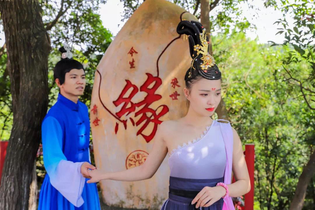 最新汉服与自然美景的邂逅,寻找内心平和之旅的汉服秀