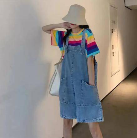 时尚变迁中的自信与成长之旅，最新潮流服饰探索